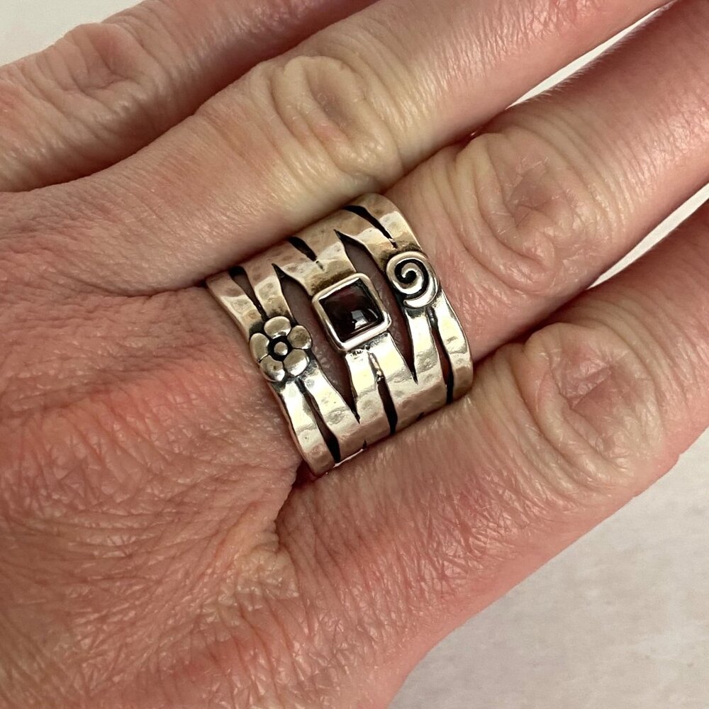 Silpada Sterling Silver 925 Garnet Hammered Cuff Wide Band Ring Sz 8 - Picture 3 of 16